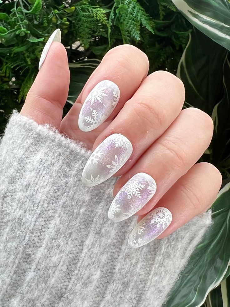 Silver-Snow-Dust-short-Nails