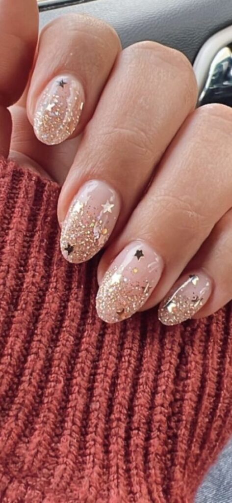 Golden-baubles-short-nails