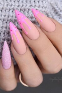 Dripping-Glitter-Nail