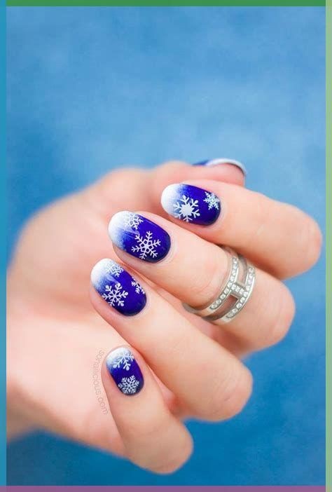 Christmas-Holly-Berries-short-nails