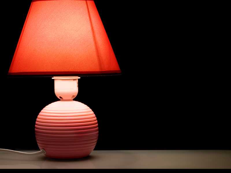 Dorm-room-essentials-desk-lamp
