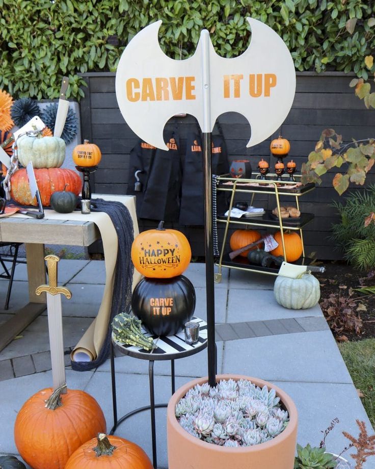 Halloween-Pumpkin-Carving-Party-Decor