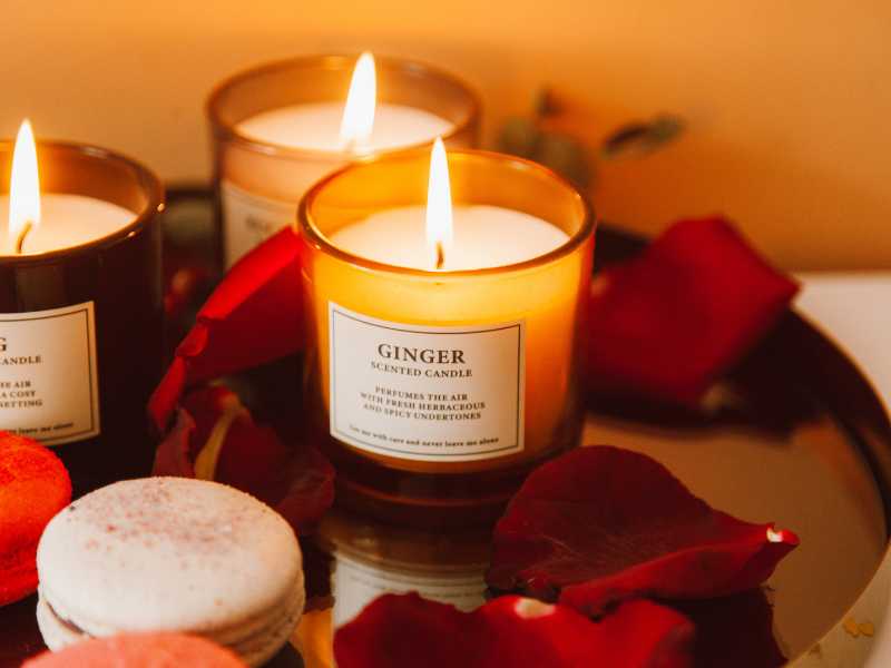 Scented-Candle-christmas-gift-ideas-for-boyfriends.