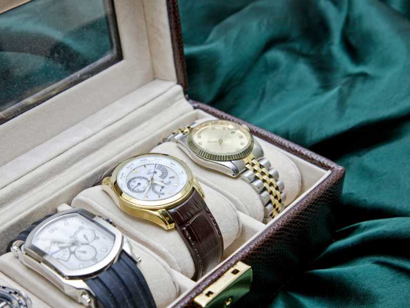 Stylish-Watch-gifts-for-boyfriend-