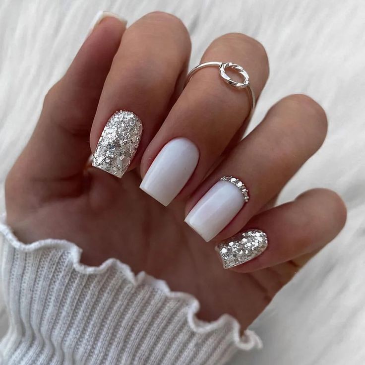 White-Winter-Wonderland-Short-nails