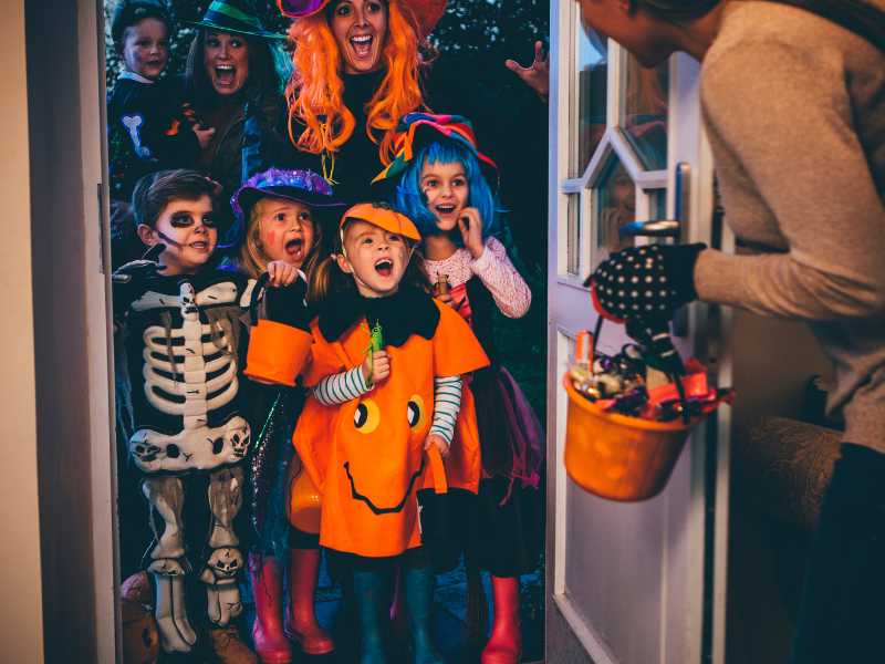 halloween-candy-station.j