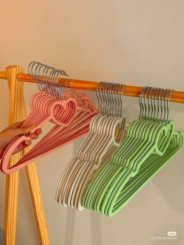 Clothes-hangers-for Dorm-room
