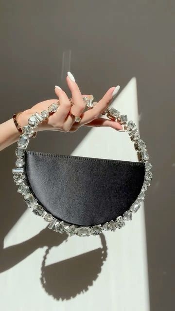ELEGANT-CLUTCH