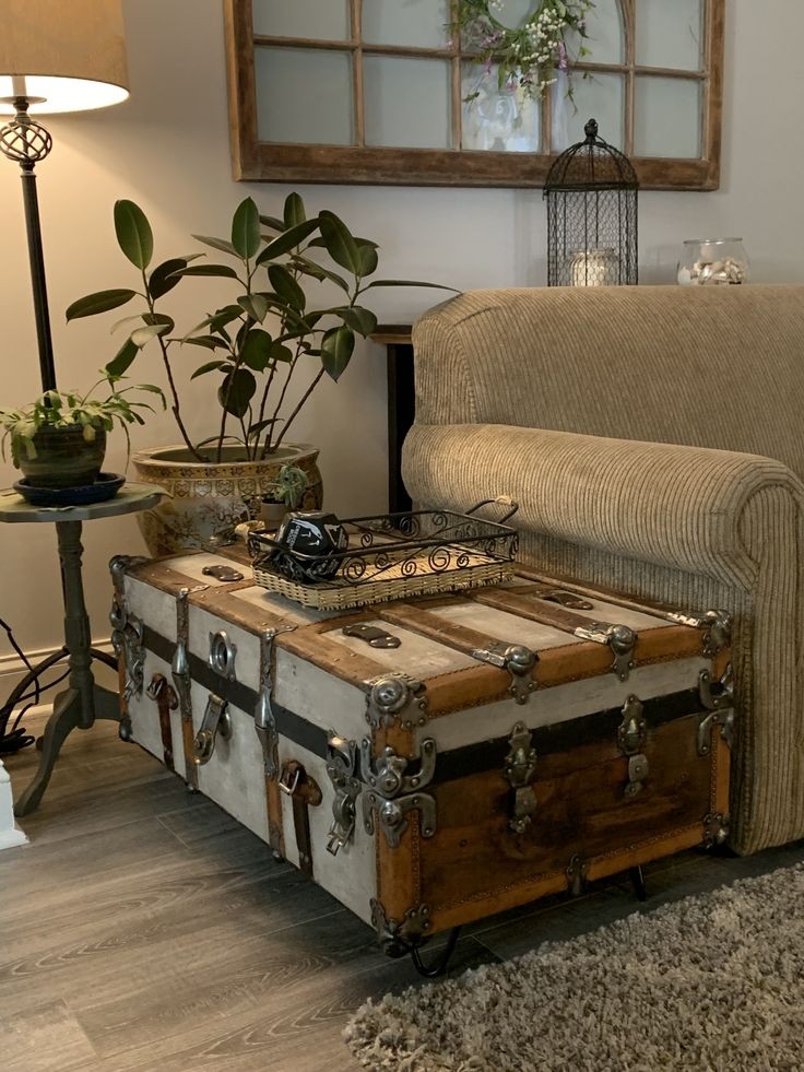Vintage-Trunks as-Coffee-Tables