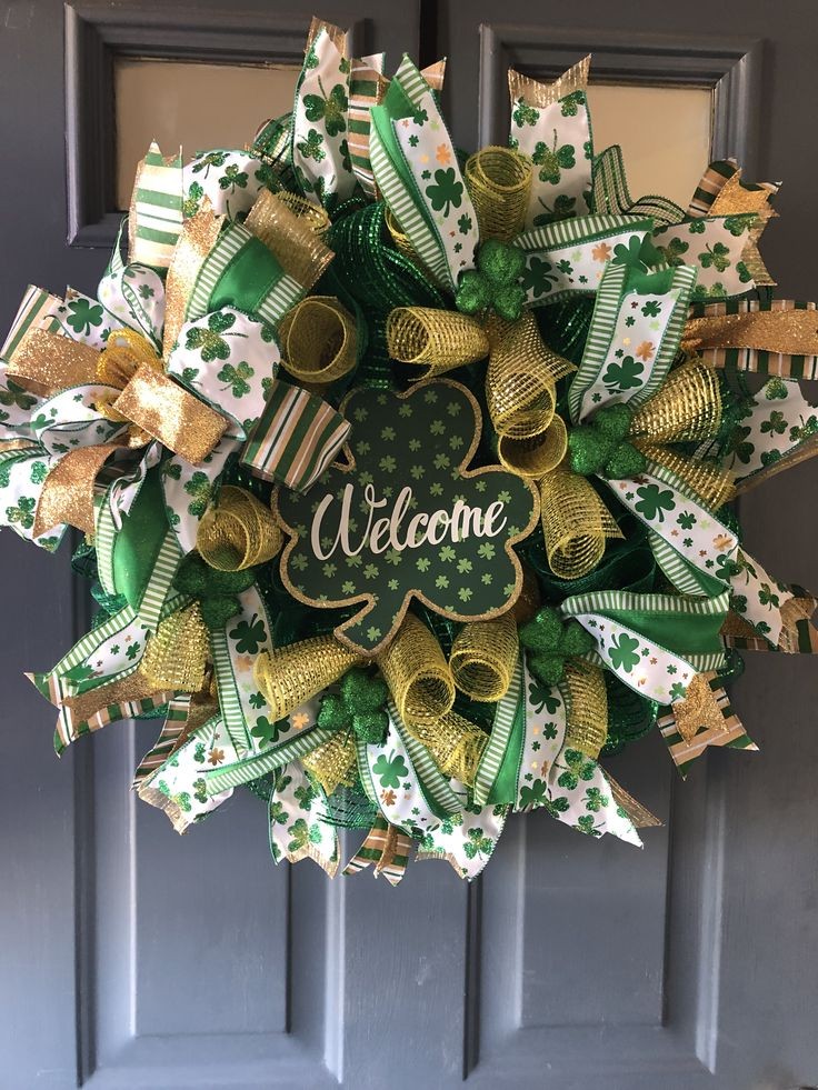 gold-coin-and-green-ribbon-wreath