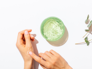 Aloe-vera-gel-for-dry-skin