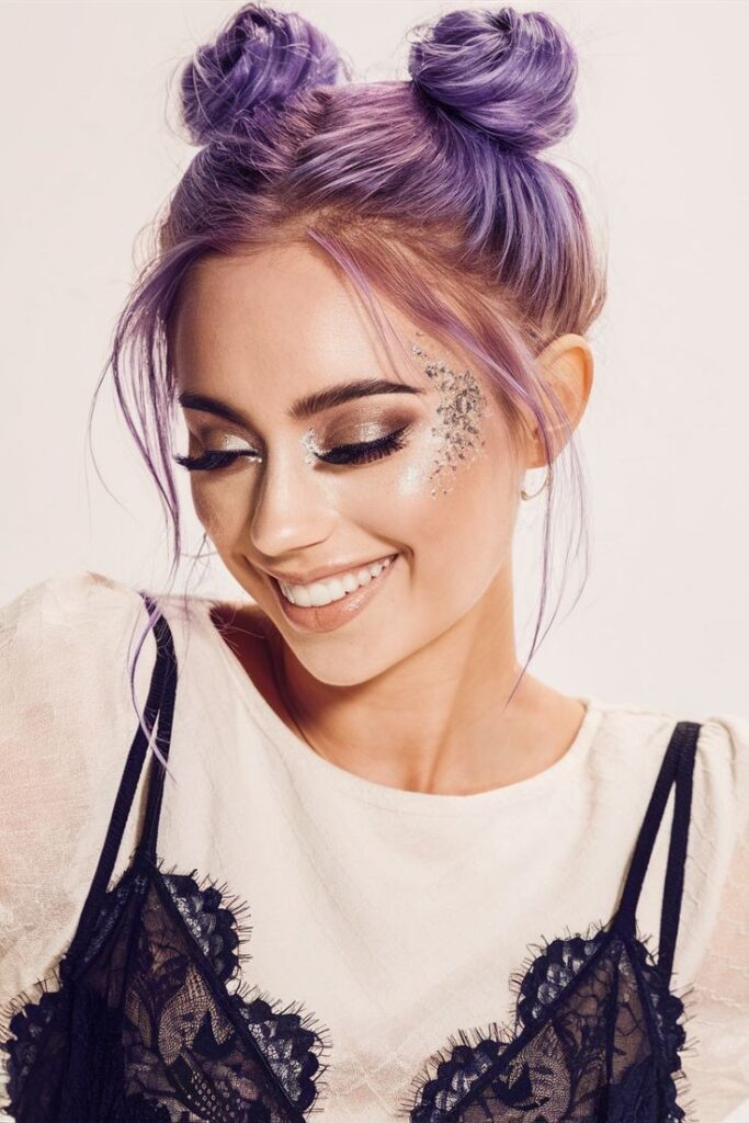 Messy-Bun-With-Tinsel-Highlights