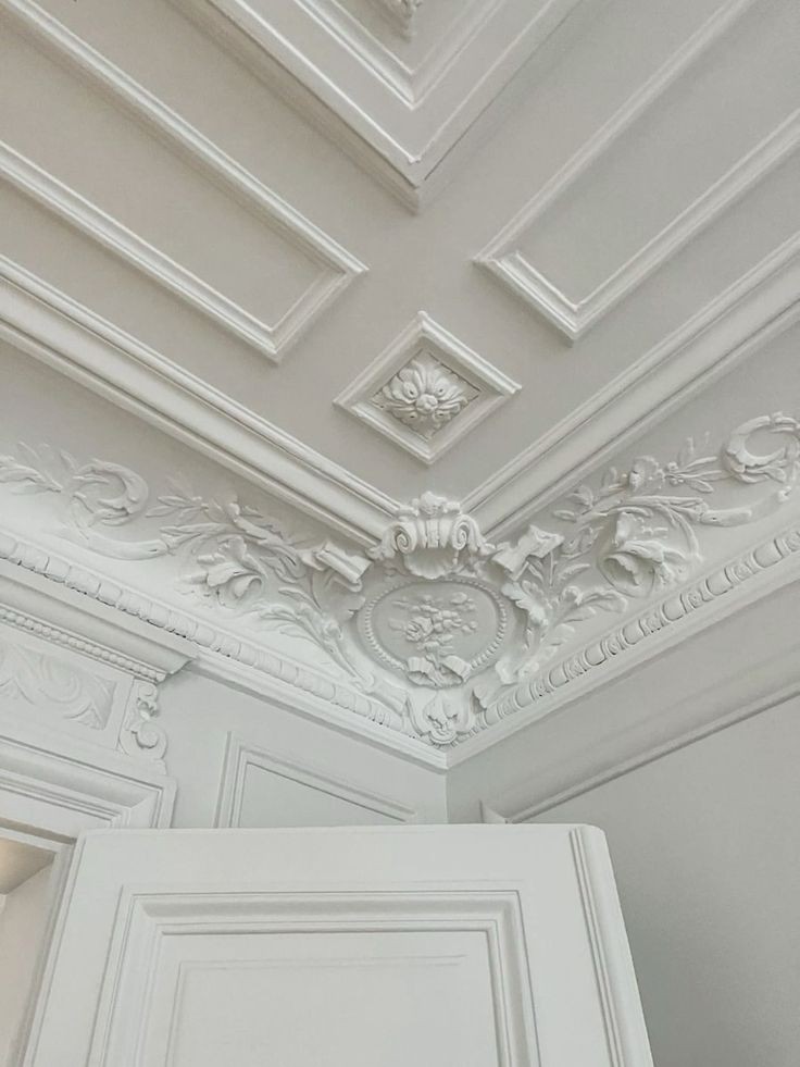 Statement-Ceilings-and-Molding