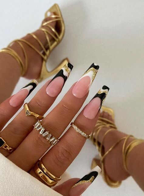French- Tips- with- a -Twist-Nail