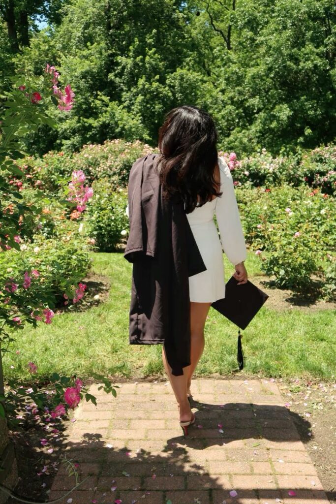outdoor-graduation-picture