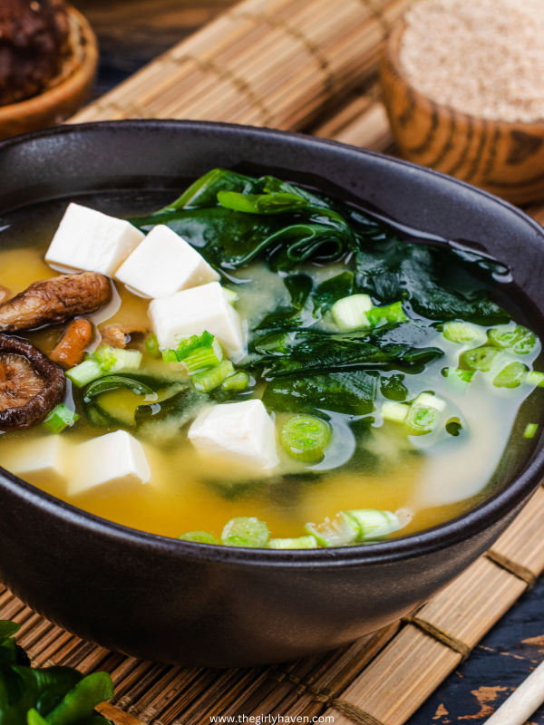 Miso-Soup-with-Tofu-and-Seaweed
