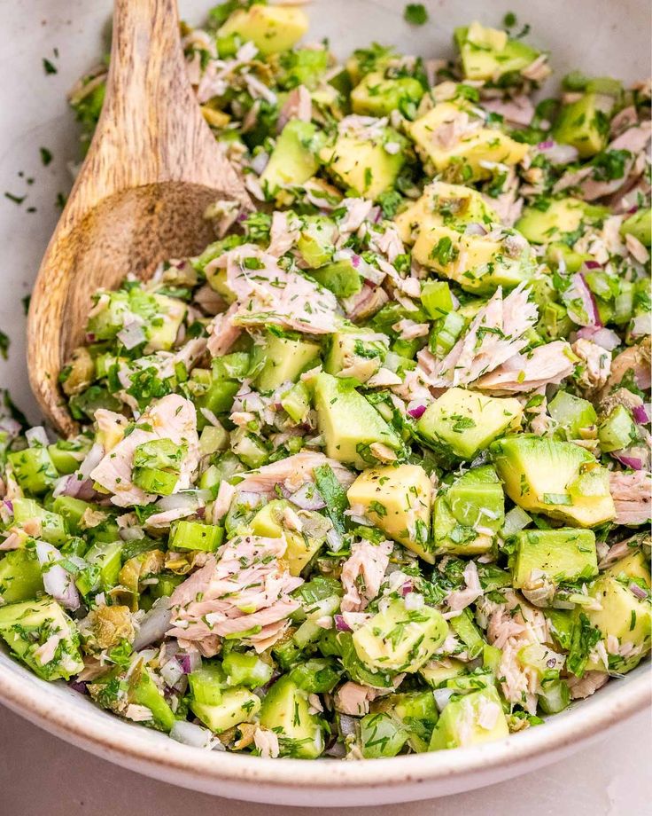 Avocado- and-Tuna-fresh-garden- Salad