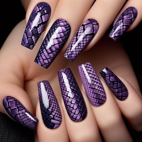 Snake -Skin -Patterns-Baddie-nail-ideas