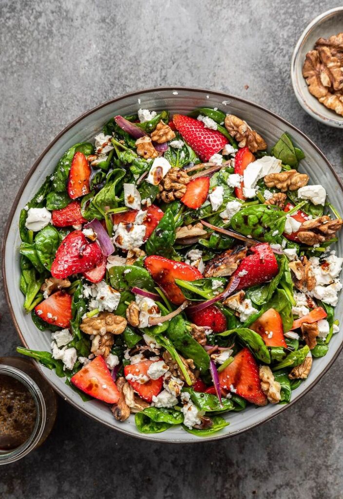 Spinach -& -Strawberry-fresh-Salad-idea