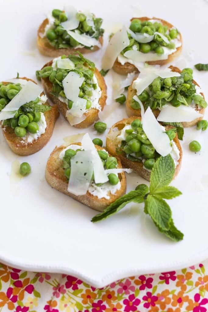 Sweet-Pea-and-Ricotta-Crostini