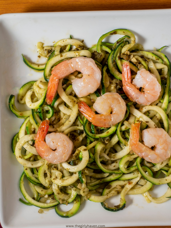 Zucchini-Noodles-with-Garlic-Shrimp-Easy-light-Dinner-Ideas