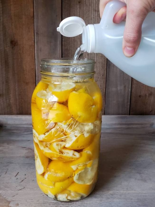 Lemon and Vinegar Cleaning Solution