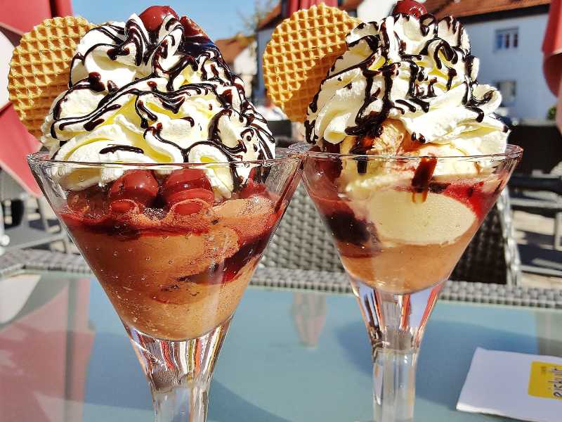 How to Plan an Ice Cream Party for Adults (Fun, Easy & Sweet!)