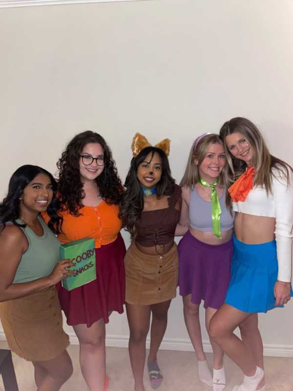 15 Super Cute Girl Group Halloween Outfits for Women