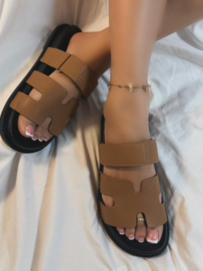 Best-summer-travel-women-outfit