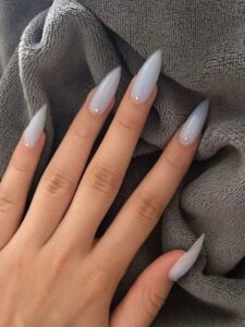 Classic-Baddie-Almond-Nails-That-Never-Go-Out-of-Style