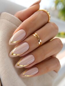 Classic-Baddie-Almond-Nails-That-Never-Go-Out-of-Style