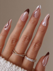 Classic-Baddie-Almond-Nails-That-Never-Go-Out-of-Style