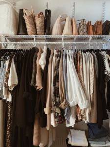 Best-summer-travel-women-outfit