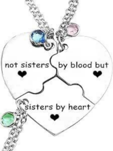 Heartwarming-matching-necklace-for-trio-friends