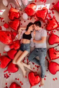 Cute-Valentine's-Photoshoo- Ideas-For-Couples