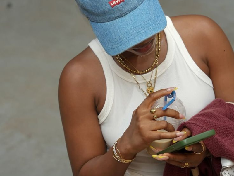 30 Stylish Ways to Accessorize Simple Outfits