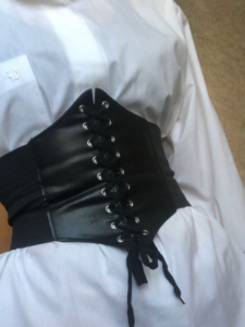 Stylish-Ways-to-Accessorize-Simple-Outfits