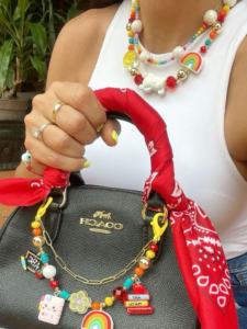 Stylish-Ways-to-Accessorize-Simple-Outfits