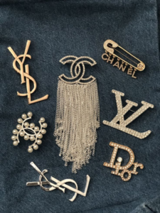 Stylish-Ways-to-Accessorize-Simple-Outfits