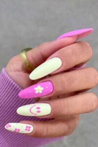 Smiley-Face-Nails