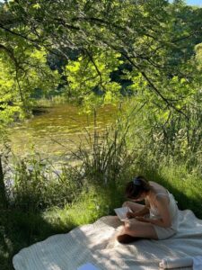 Ways-to-romanticize-your-life-this-spring