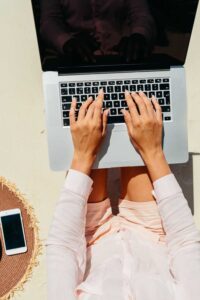 How-to-make-your-first-100-online-using-your-phone