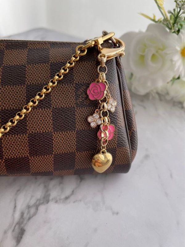 15-Beautiful-Purse-Charm-DIY-Ideas-You-Will-Love