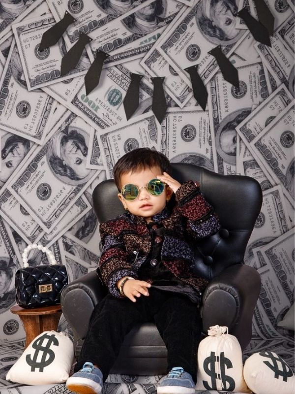 25-Creative-boss-baby-birthday-theme-ideas-featuring-money. 