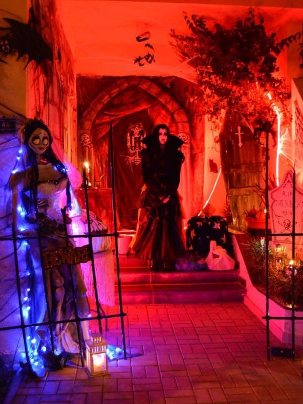 Add-Creepy-Red-Lighting