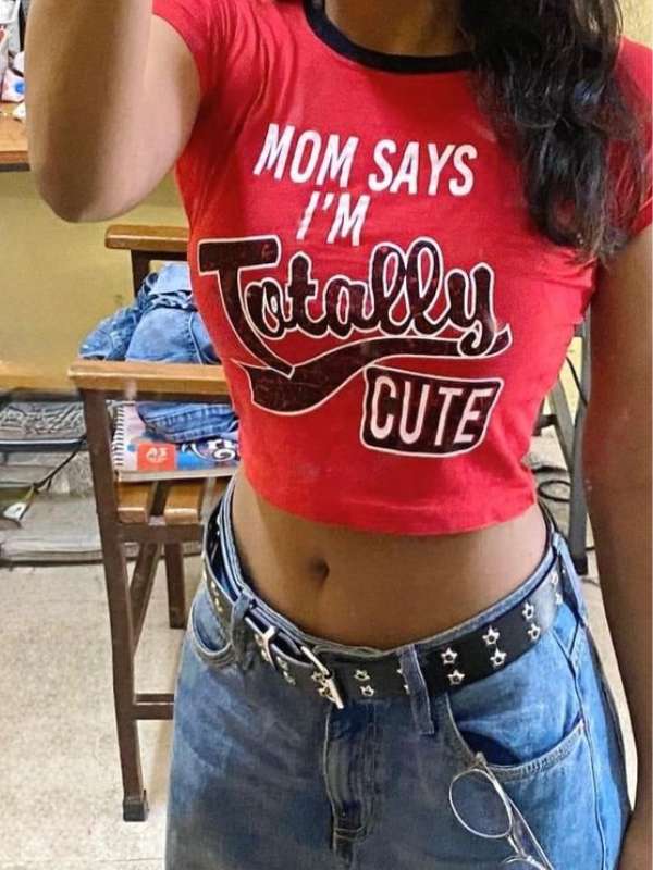 Baby-Tee-Jeans-and-a-Small-Shoulder-Bag.