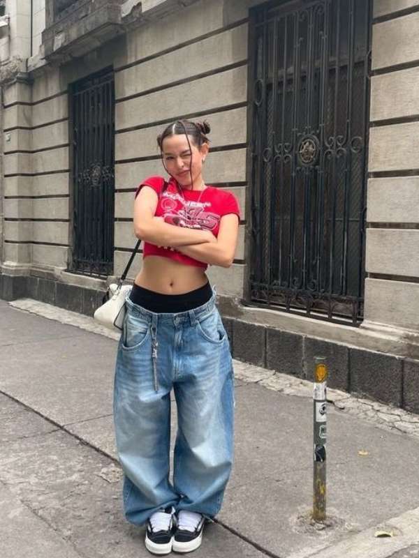 Baby-Tee-With-Baggy-Jeans