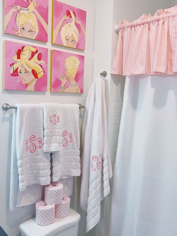 Beautiful-Pink-and-Gold-Dorm-Room-Decor