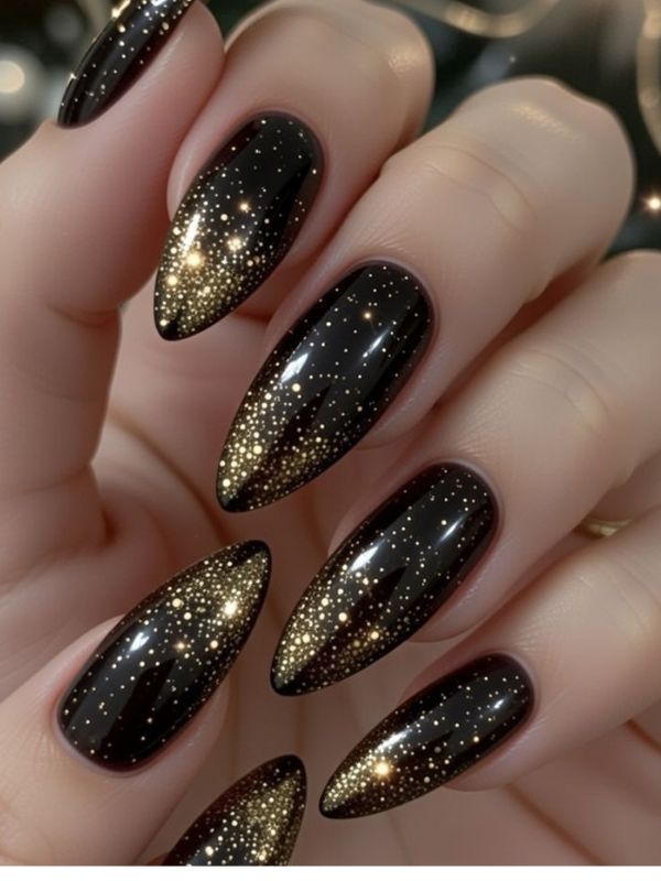 Capricorn-black-and-gold-zodiac-nail-design. 