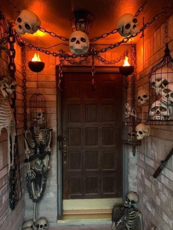 Classic-Haunted-House-Entrance